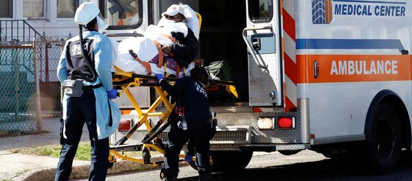 نقل مريض إلى مستشفى في نيويورك - سبوتنيك عربي