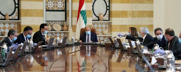 اجتماع الحكومة اللبنانية بحضور الرئيس اللبناني ميشال عون لبحث تداعيات فيروس كورونا في لبنان - سبوتنيك عربي