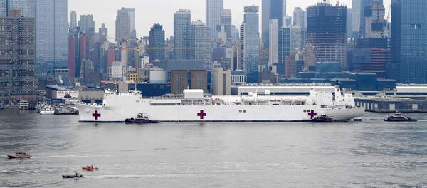 وصول مستشفى متنقل تابع للبحرية الأمريكية إلى نيويورك، لمساعدة الأطباء في مكافحة فيروس كورونا، الولايات المتحدة 30 مارس 2020 وصول مستشفى متنقل تابع للبحرية الأمريكية إلى نيويورك، لمساعدة الأطباء في مكافحة فيروس كورونا، الولايات المتحدة 30 مارس 2020 - سبوتنيك عربي