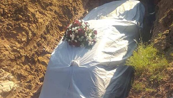 دفن سياسي في جمهورية جنوب أفريقيا مع سيارة مرسيدس - سبوتنيك عربي