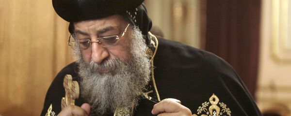  البابا تواضروس الثاني بابا الكنيسة القبطية المصرية يتجه إلى مكتبه في كاتدرائية القديس مرقس بالقاهرة - سبوتنيك عربي