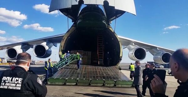 طائرة مساعدات روسية تحمل معدات طبية للولايات المتحدة تهبط في نيويورك طائرة مساعدات روسية تحمل معدات طبية للولايات المتحدة تهبط في نيويورك - سبوتنيك عربي