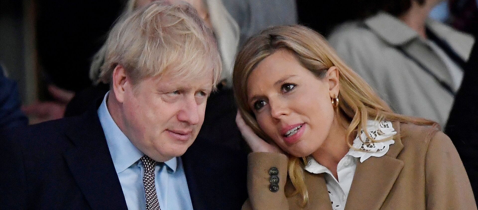 رئيس وزراء بريطانيا بوريس جونسون مع خطيبته كاري سيموندس رئيس وزراء بريطانيا بوريس جونسون مع خطيبته كاري سيموندس - سبوتنيك عربي, 1920, 30.05.2021