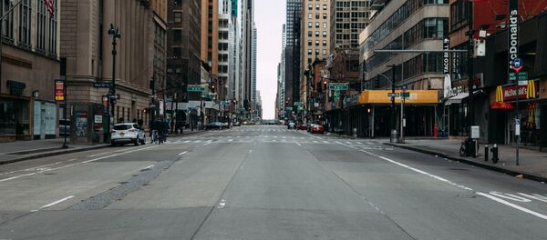 شوارع مدينة نيويورك الخالية أثناء وضع حالة الطوارئ على خلفية تفشي كورونا في البلاد، 31 مارس 2020 - سبوتنيك عربي