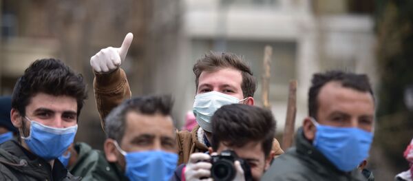 الحكومة السورية تستنجد بالمدارس المهنية لتلبية الطلب على الكمامات، في ظل انتشار كورونا في سوريا - سبوتنيك عربي