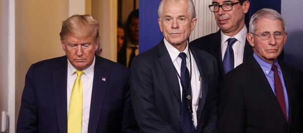 الرئيس الأمريكي دونالد ترامب ووزير الخزانة ستيفن منوشين وأنتوني فوسي مدير المعهد الوطني للحساسية والأمراض المعدية - سبوتنيك عربي