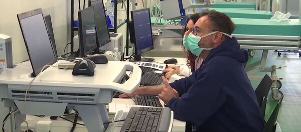 مستشفى بيرغامو الميداني،  حيث يُعالج مصابو كورونا، إيطاليا 6 أبريل 2020 - سبوتنيك عربي