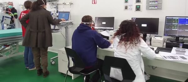 مستشفى بيرغامو الميداني،  حيث يُعالج مصابو كورونا، إيطاليا 6 أبريل 2020 - سبوتنيك عربي