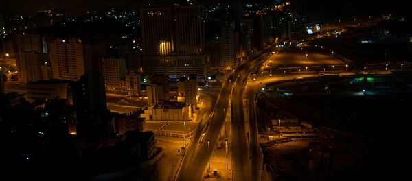 صورة جوية للشوارع المهجورة خلال حظر التجول المفروض لمنع انتشار فيروس كورونا في مدينة مكة المكرمة - سبوتنيك عربي