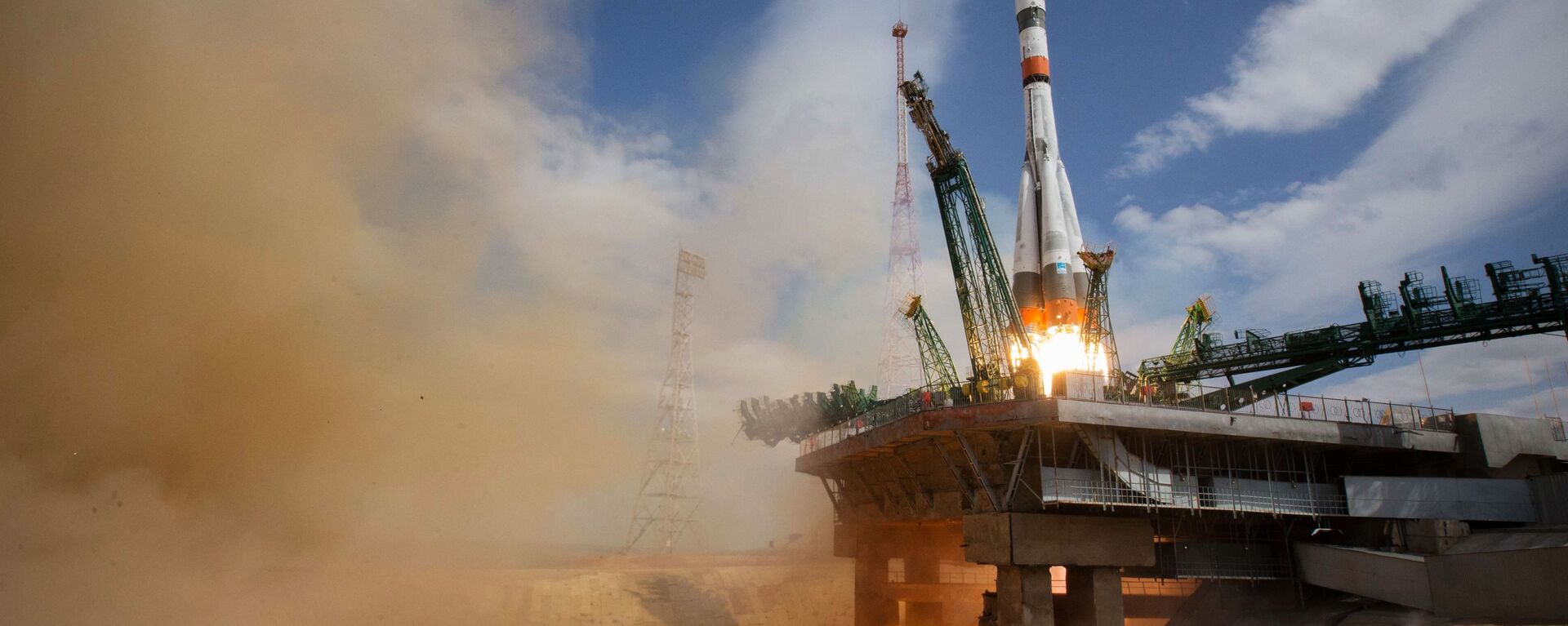 إطلاق مركبة الإطلاق سويوز-2.1 مع المركبة الفضائية سويوز-ام اس-16مع طاقم محطة الفضاء الدولية بعثة رقم63 من منصة الإطلاق في قاعدة بايكونور 8 أبريل 2020 - سبوتنيك عربي, 1920, 29.11.2021