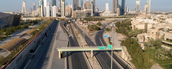   صورة التقطت بواسطة درون للطرق الخالية في مدينة الكويت بعد الإغلاق التام في البلاد، خشية تفشي فيروس كورونا، في مدينة الكويت العاصمة، الكويت، 16 مارس / آذار 2020 - سبوتنيك عربي