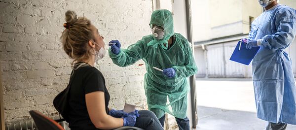 إجراء اختبار لفيروس كورونا في مرآب في ألمانيا إجراء اختبار لفيروس كورونا في مرآب في ألمانيا - سبوتنيك عربي