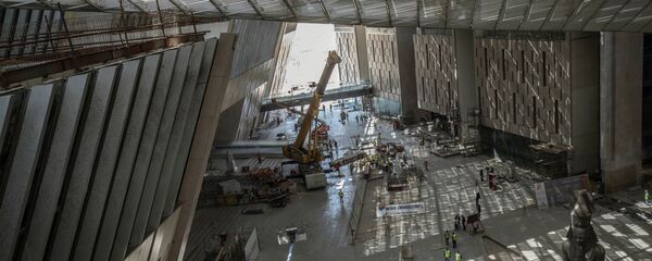  أعمال البناء لا تزال جارية في المتحف المصري الكبير، الذي شيد حديثا في الجيزة بضواحي  القاهرة ، 13 أبريل 2020. - سبوتنيك عربي