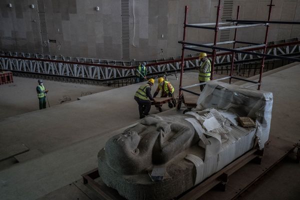  أعمال البناء لا تزال جارية في المتحف المصري الكبير، الذي شيد حديثا في الجيزة بضواحي  القاهرة ، 13 أبريل 2020. - سبوتنيك عربي