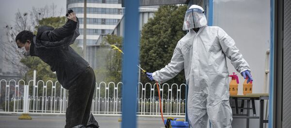 التعقيم و التطهير في إطار الإجراءات الوقائية ضد كورونا في الصين، أبريل 2020 - سبوتنيك عربي