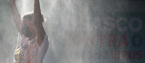 التعقيم و التطهير في إطار الإجراءات الوقائية ضد كورونا في البرازيل، أبريل 2020 - سبوتنيك عربي