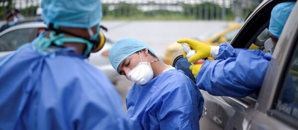 التعقيم و التطهير في إطار الإجراءات الوقائية ضد كورونا في الإكوادور، أبريل 2020 التعقيم و التطهير في إطار الإجراءات الوقائية ضد كورونا في الإكوادور، أبريل 2020 - سبوتنيك عربي