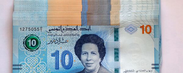 أوراق نقدية فئة 10 دنانير جديدة تحمل صورة أول طبيبة في البلاد توحيدة بن شيخ في تونس - سبوتنيك عربي