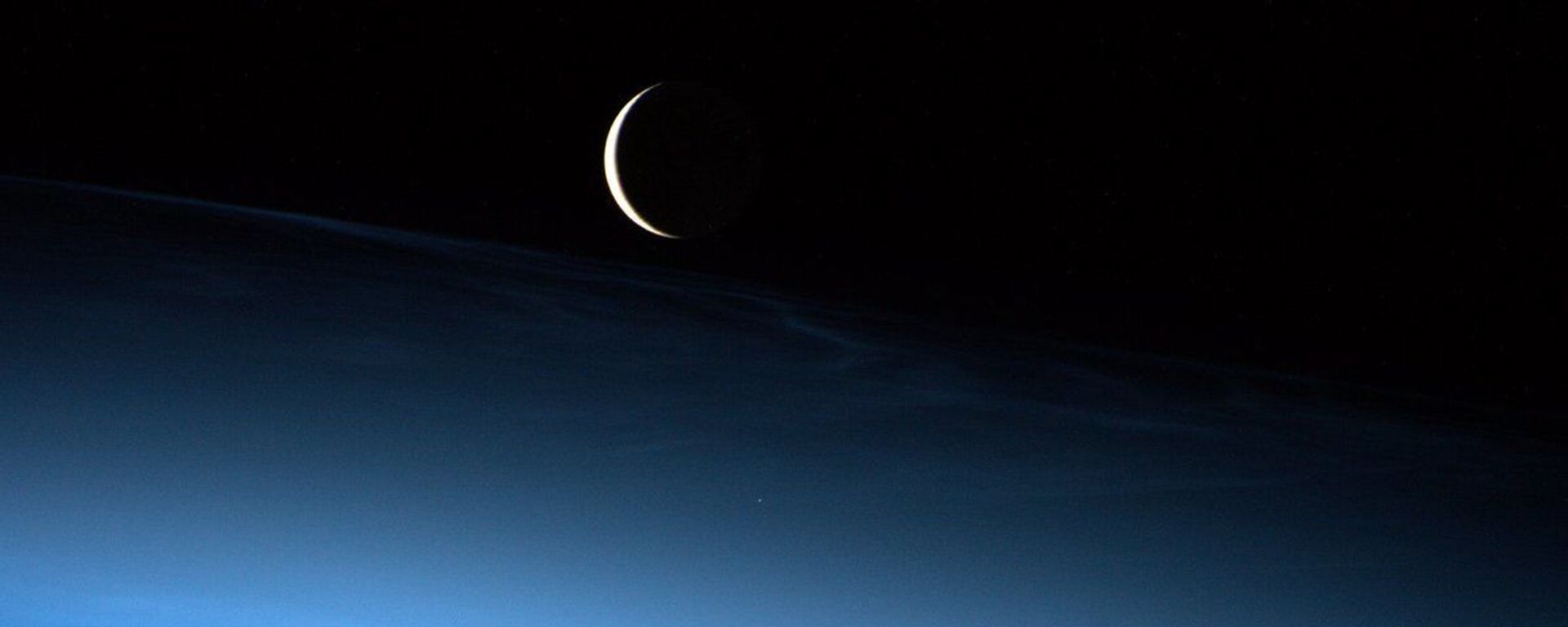صورة هلال القمر لرائد فضاء ناسا - سبوتنيك عربي, 1920, 20.04.2023