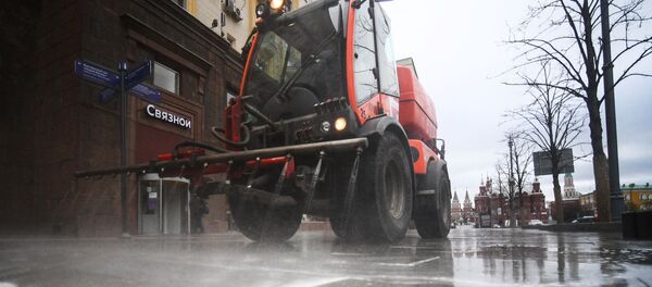 عملية تعقيم واسعة النطاق للطرق والأرصفة في موسكو، اجراءات وقائية ضد كورونا، روسيا، 18 أبريل 2020 عملية تعقيم واسعة النطاق للطرق والأرصفة في موسكو، اجراءات وقائية ضد كورونا، روسيا، 18 أبريل 2020 - سبوتنيك عربي