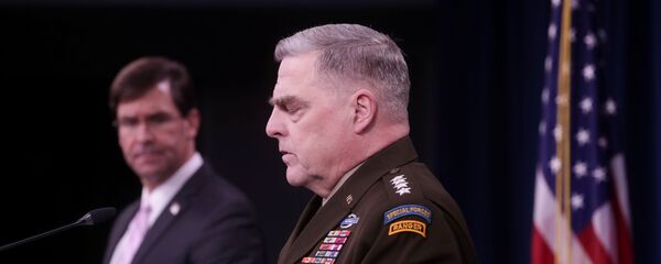 وزير الدفاع الأمريكي مارك إسبر ورئيس هيئة الأركان المشتركة ميلي يعقدان مؤتمرا صحفيا في البنتاغون في أرلينغتون بولاية فيرجينيا - سبوتنيك عربي