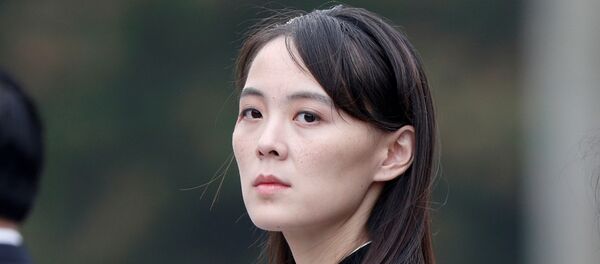 كيم يو جونغ أخت زعيم كوريا الشمالية كيم جونغ أون تحضر مراسم وضع إكليل الزهور في ضريح هو تشي منه في هانوي في فيتنام  - سبوتنيك عربي