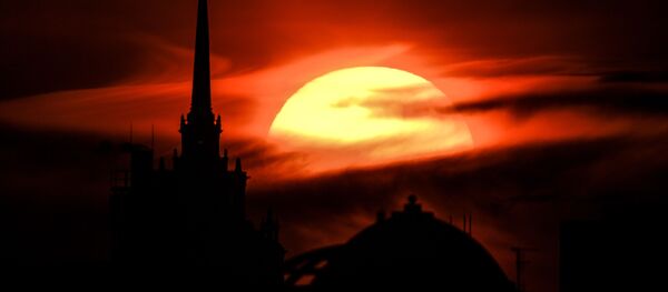 غروب الشمس على خلفية ساحة كودرينسكايا في موسكو - سبوتنيك عربي