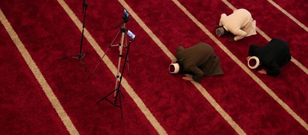 شيوخ مساجد يصلون صلاة التراويح ويبثونها على الإنترنت، شهر رمضان، البرازيل 25 أبريل 2020 - سبوتنيك عربي