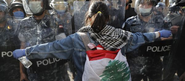 احتجاجات مناهضة للحكومة للبنانية وأعمال شغب في مدينة طرابلس، لبنان 28 أبريل 2020 احتجاجات مناهضة للحكومة للبنانية وأعمال شغب في مدينة طرابلس، لبنان 28 أبريل 2020 - سبوتنيك عربي