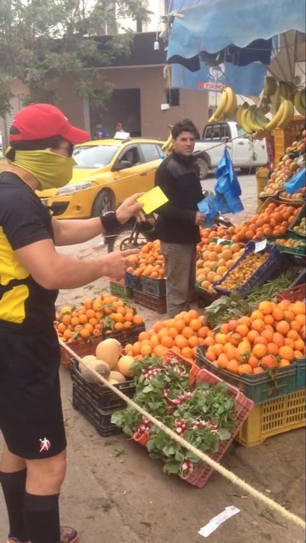 حكم تونسي يخوض مباراة من نوع خاص لمنع انتشار فيروس كورونا... فيديو وصور حكم تونسي يخوض مباراة من نوع خاص لمنع انتشار فيروس كورونا... فيديو وصور - سبوتنيك عربي