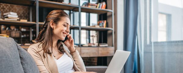 فتاة خلال العمل من المنزل - سبوتنيك عربي