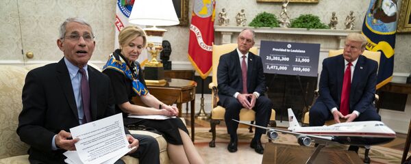 مدير المعهد الوطني للحساسية والأمراض المعدية الدكتور أنطوني فاوتشي يتحدث خلال اجتماع مع الرئيس دونالد ترامب في المكتب البيضاوي بالبيت الأبيض مدير المعهد الوطني للحساسية والأمراض المعدية الدكتور أنطوني فاوتشي يتحدث خلال اجتماع مع الرئيس دونالد ترامب في المكتب البيضاوي بالبيت الأبيض - سبوتنيك عربي