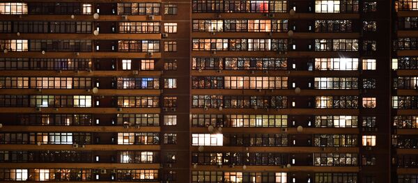 نوافذ المواطنين في موسكو خلال العزل الذاتي، 13 أبريل 2020 - سبوتنيك عربي