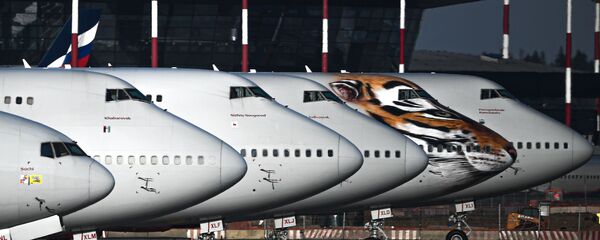  طائرات الخطوط الجوية التابعة لشركة روسيا في موقف للطائرات في مطار شيريميتيفو موسكو، بعد توقف الرحلات الجوية، وإدخال اجراءات وقائية ضد انتشار كورونا في البلاد، 7 أبريل  2020 - سبوتنيك عربي