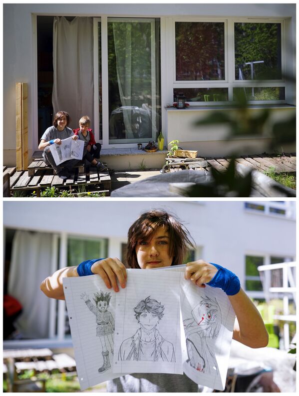 فيلليم فورباو، 14 عاما، يعرض رسمته في برلين، ألمانيا 23 أبريل 2020 - سبوتنيك عربي