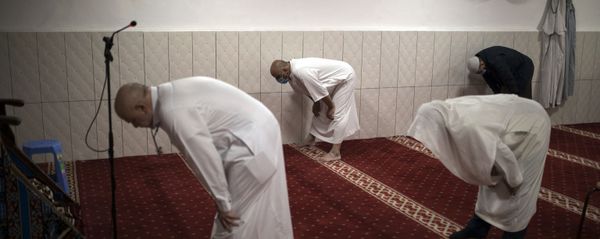 صلاة الجمعة في أحد المساجد جنوبي فرنسا في رمضان 2020 صلاة الجمعة في أحد المساجد جنوبي فرنسا في رمضان 2020 - سبوتنيك عربي