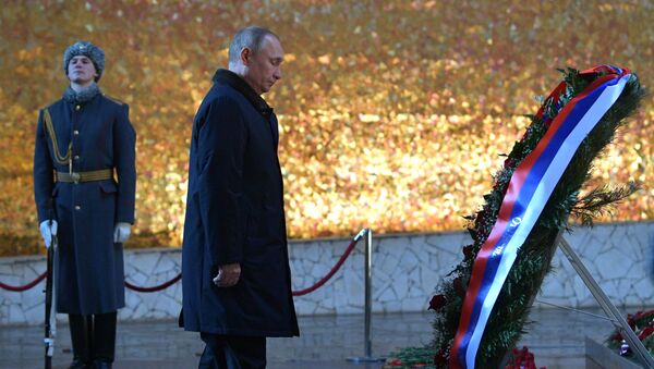 الرئيس الروسي فلاديمير بوتين عند ضريح الجندي المجهول  - سبوتنيك عربي