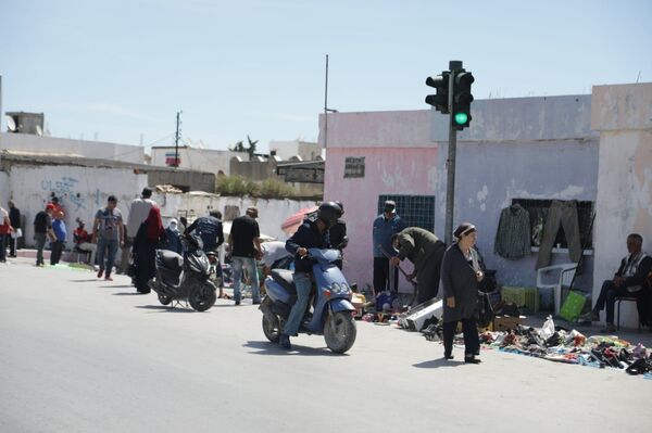 تونس تنطلق في تخفيف القيود وتدخل في الحجر الصحي الموجه... صور - سبوتنيك عربي
