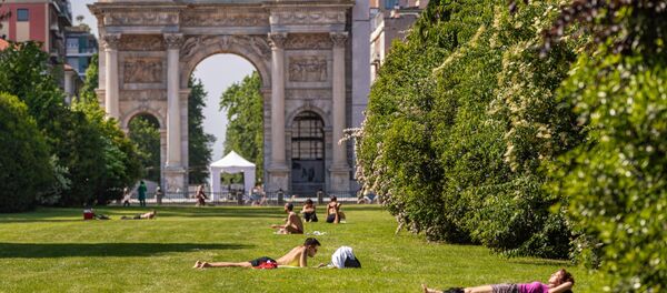 تخفيف قيود الحجر الصحي بسبب الفيروس كورونا في ميلانو، إيطاليا 4 مايو 2020 - سبوتنيك عربي