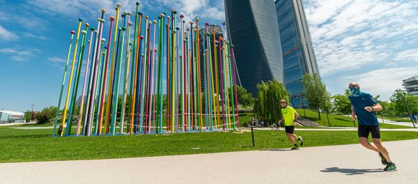 تخفيف قيود الحجر الصحي بسبب الفيروس كورونا في ميلانو، إيطاليا 4 مايو 2020 - سبوتنيك عربي