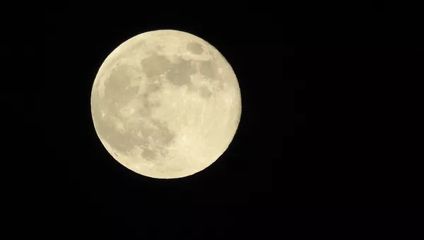 السوريون يتابعون قمر رمضان العملاق - سبوتنيك عربي