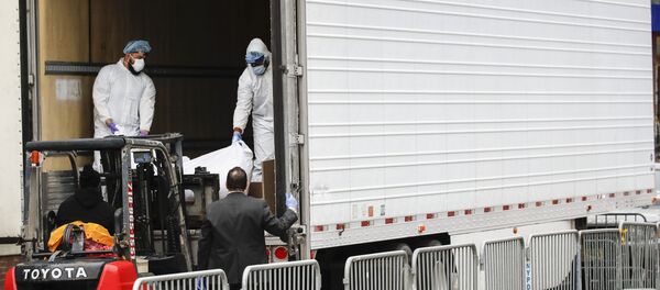 شاحنات التبريد لوضع ضحايا كورونا في نيويورك  - سبوتنيك عربي