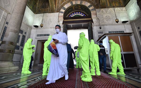 بعد إغلاقه شهرين.. أول صلاة جمعة في المسجد الأموي بدمشق - سبوتنيك عربي