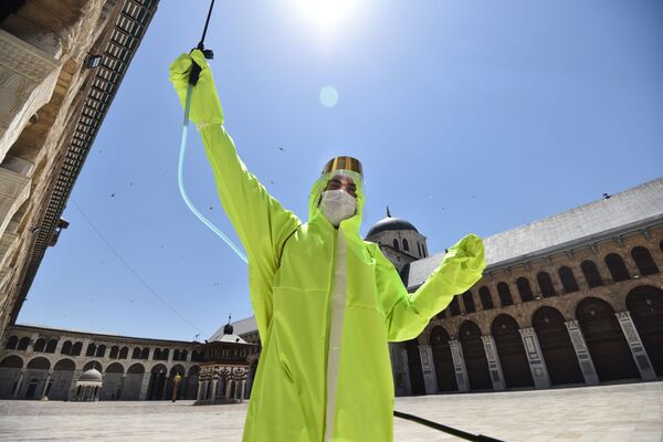 المسجد الأموي في دمشق يستقبل أول صلاة جمعة بعد إغلاق دام شهرين... فيديو وصور - سبوتنيك عربي