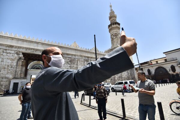 المسجد الأموي في دمشق يستقبل أول صلاة جمعة بعد إغلاق دام شهرين... فيديو وصور - سبوتنيك عربي