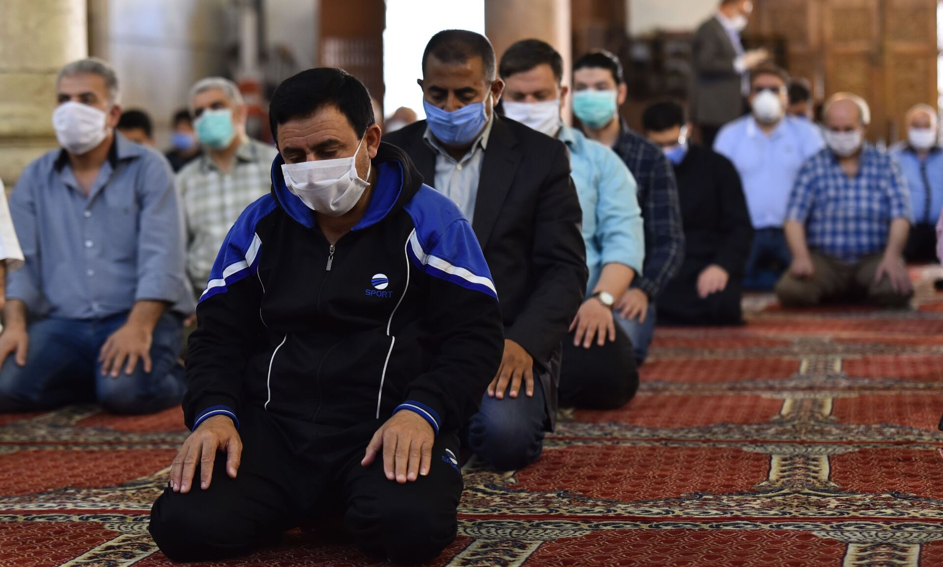 بعد إغلاقه شهرين.. أول صلاة جمعة في المسجد الأموي بدمشق بعد إغلاقه شهرين.. أول صلاة جمعة في المسجد الأموي بدمشق - سبوتنيك عربي, 1920, 02.11.2023