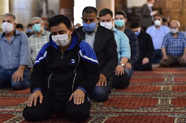 بعد إغلاقه شهرين.. أول صلاة جمعة في المسجد الأموي بدمشق - سبوتنيك عربي