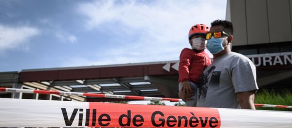 توزيع المساعدات في سويسرا - سبوتنيك عربي