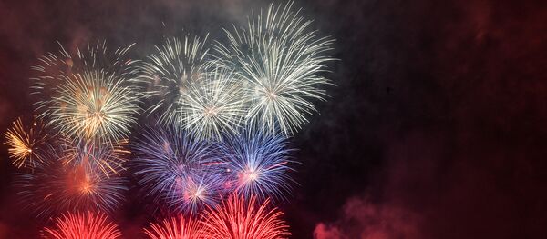 العاب نارية في سماء موسكو بمناسبة عيد النصر ال75 العاب نارية في سماء موسكو بمناسبة عيد النصر ال75 - سبوتنيك عربي