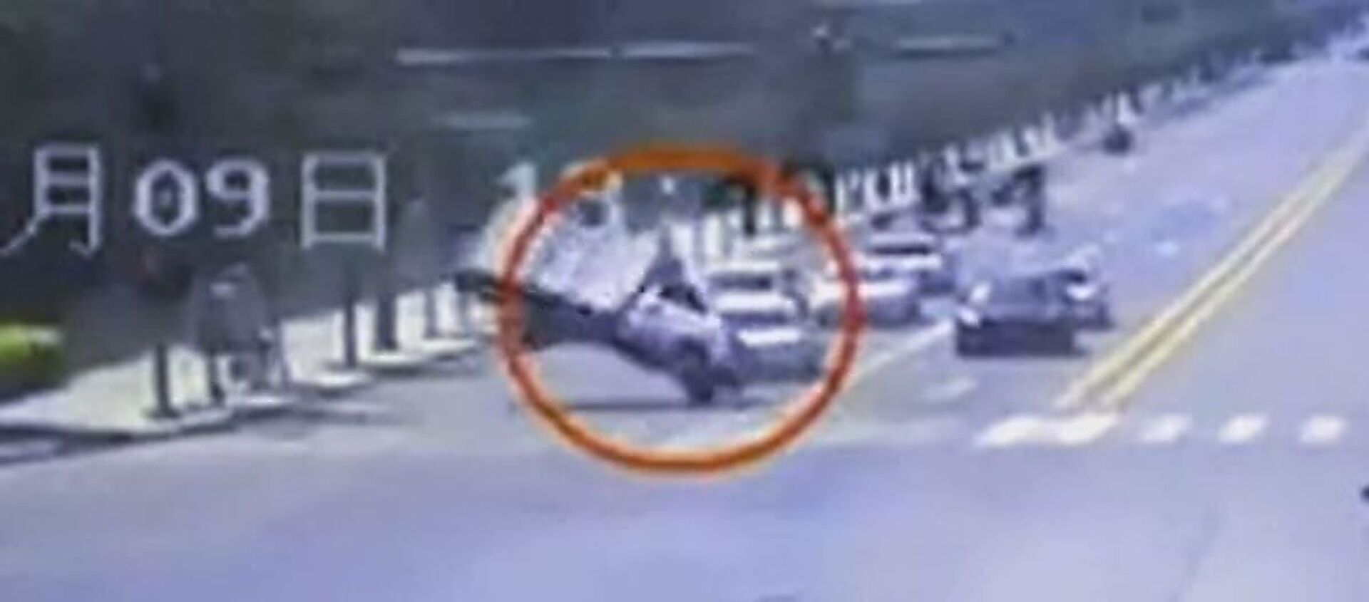 شاهد شاحنة تطير بالهواء بسبب الرياح العاتية في الصين - سبوتنيك عربي, 1920, 11.05.2020